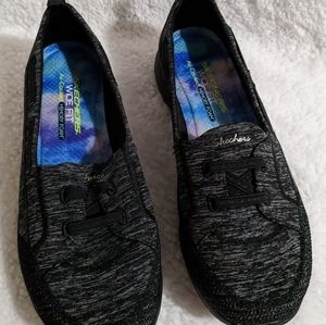 Sketchers Microburst Washable Bungee Slip-On Shoe! Size 9 Wide